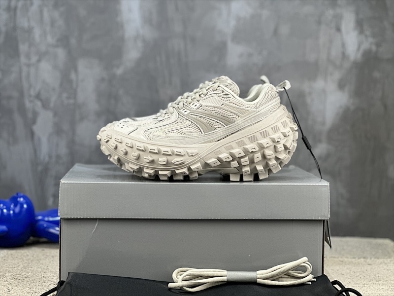 BALENCIAGA SNEAKERS (682)