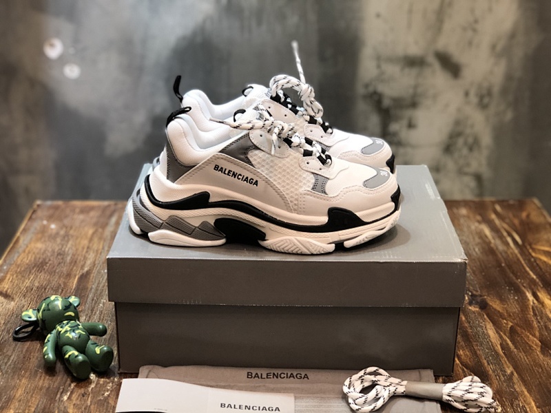 BALENCIAGA SNEAKERS (740)