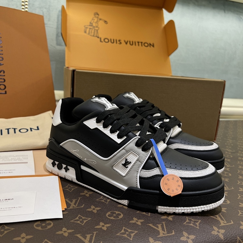 LOUIS VUITTON SNEAKERS (432)