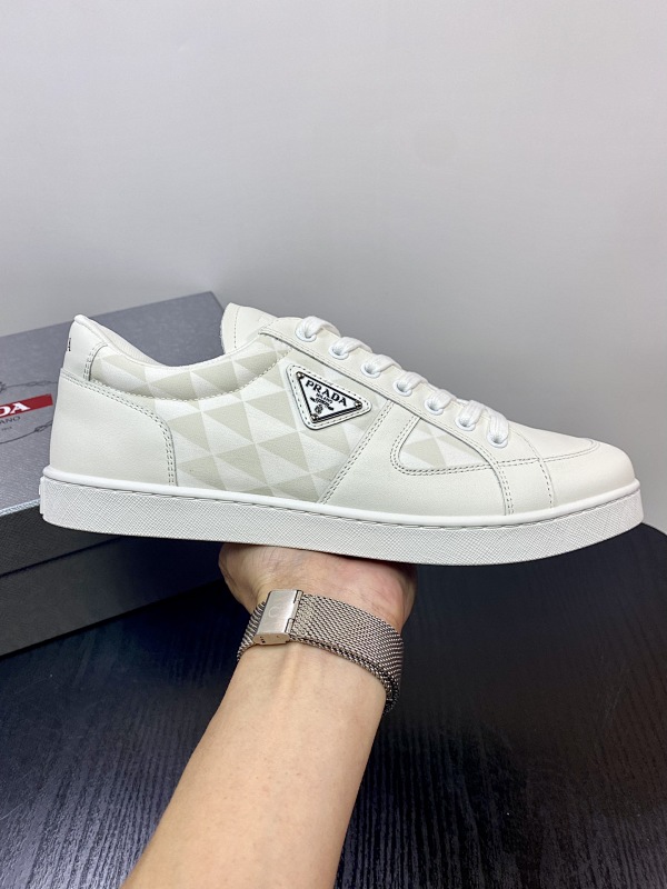PRADA SHOES (366)