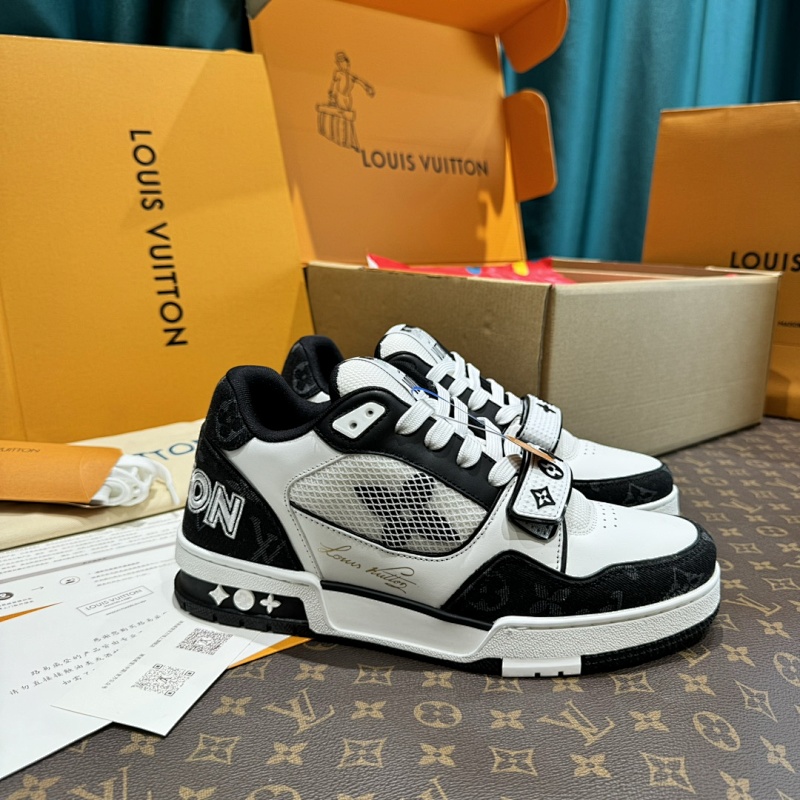 LOUIS VUITTON SNEAKERS (244)
