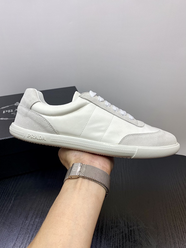 PRADA SHOES (570)