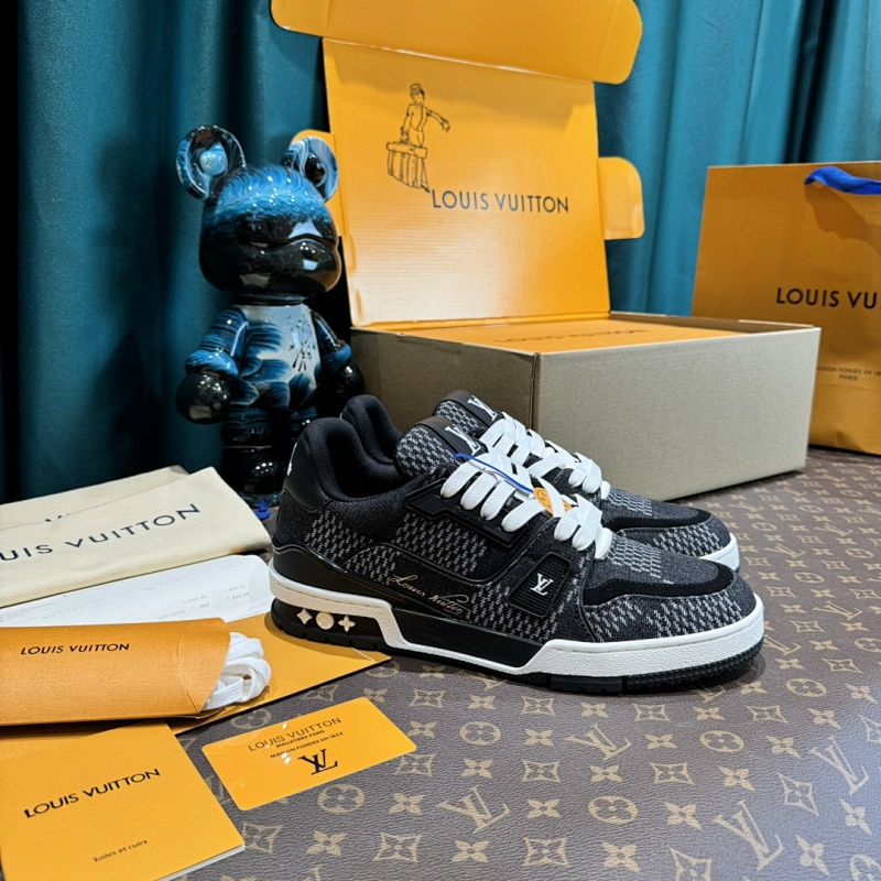 LOUIS VUITTON SNEAKERS (299)