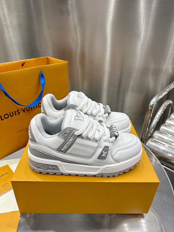 LOUIS VUITTON SHOES (365)