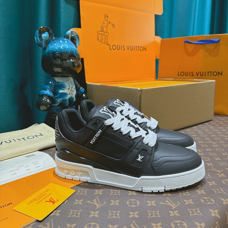LOUIS VUITTON SNEAKERS (216)