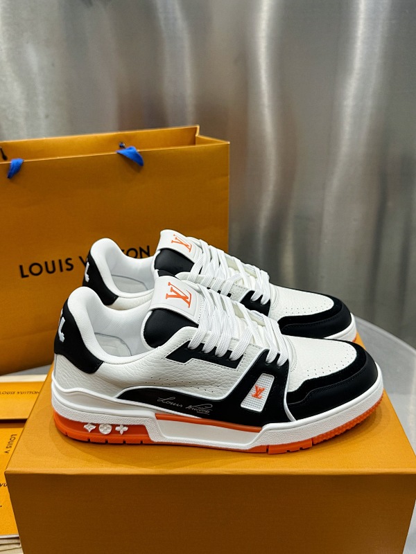 LOUIS VUITTON SNEAKERS (205)