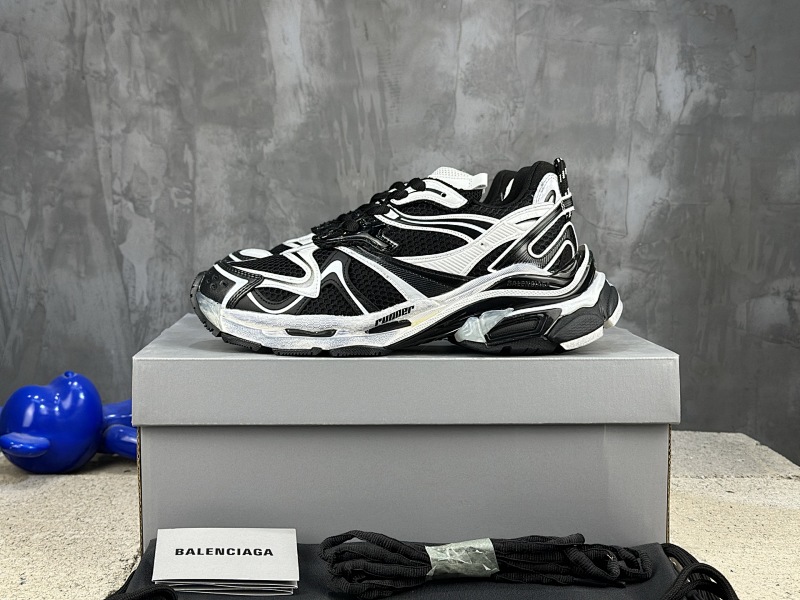 BALENCIAGA SNEAKERS (230)