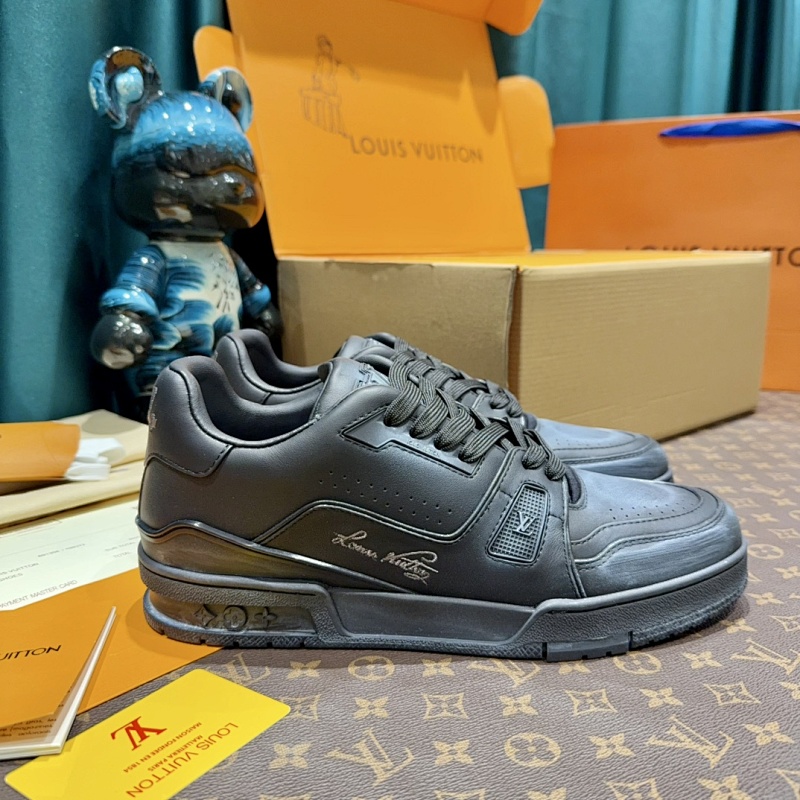 LOUIS VUITTON SNEAKERS (136)