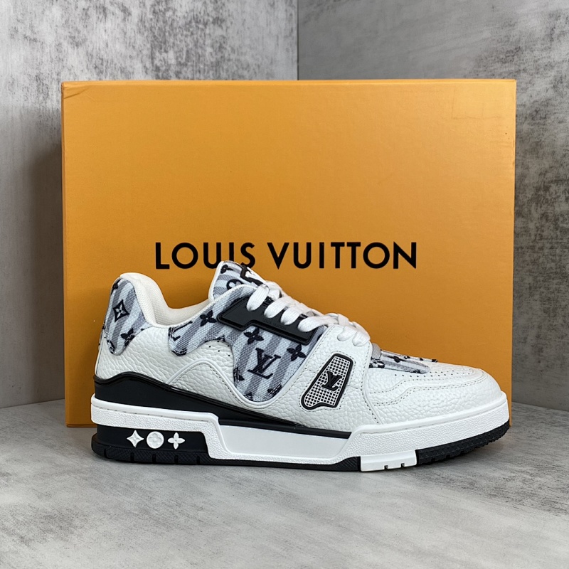 LOUIS VUITTON SNEAKERS (523)