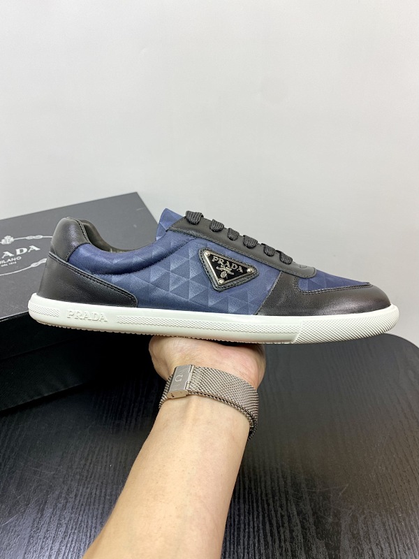 PRADA SHOES (561)