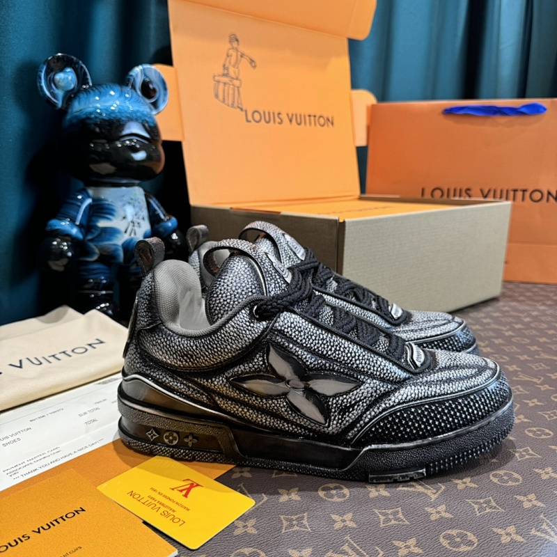 LOUIS VUITTON SNEAKERS (260)