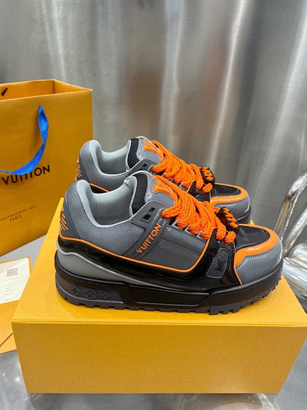 LOUIS VUITTON SHOES (364)