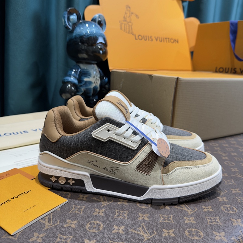 LOUIS VUITTON SNEAKERS (66)