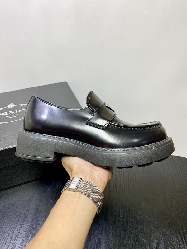 PRADA SHOES (522)