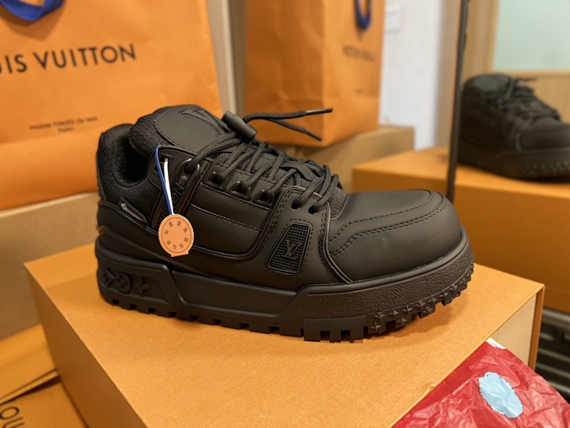 LOUIS VUITTON SNEAKERS (185)