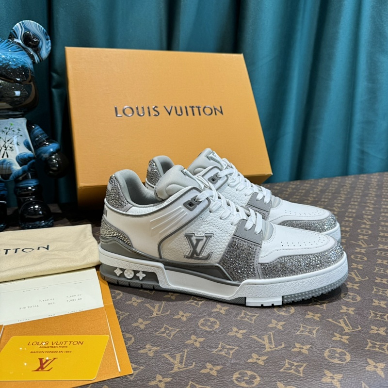 LOUIS VUITTON SNEAKERS (327)