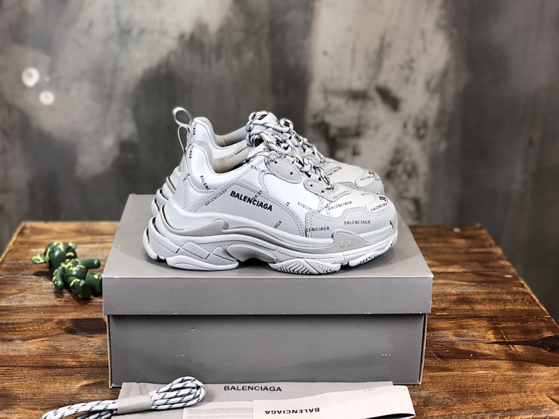 BALENCIAGA SNEAKERS (725)