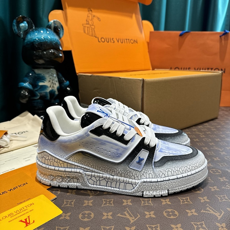 LOUIS VUITTON SNEAKERS (55)