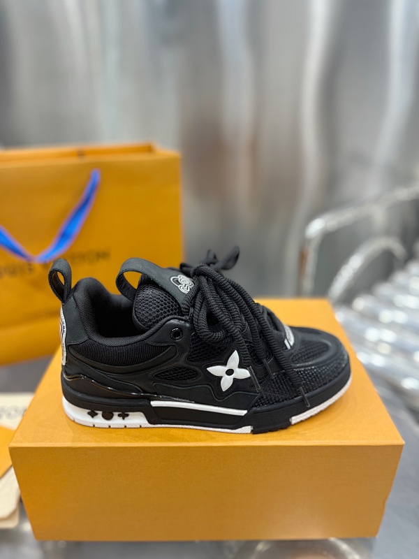 LOUIS VUITTON SNEAKERS (21)