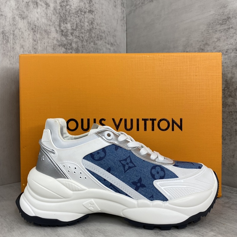 LOUIS VUITTON SNEAKERS (677)