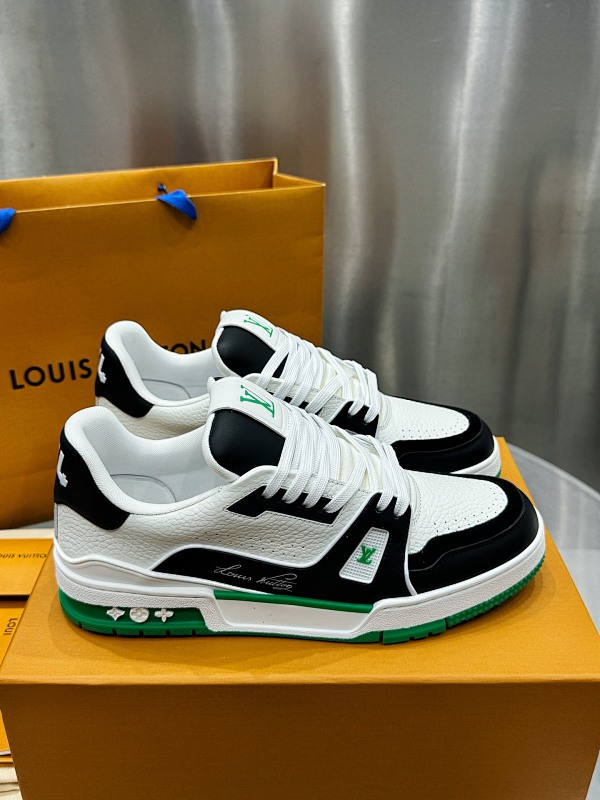 LOUIS VUITTON SNEAKERS (202)