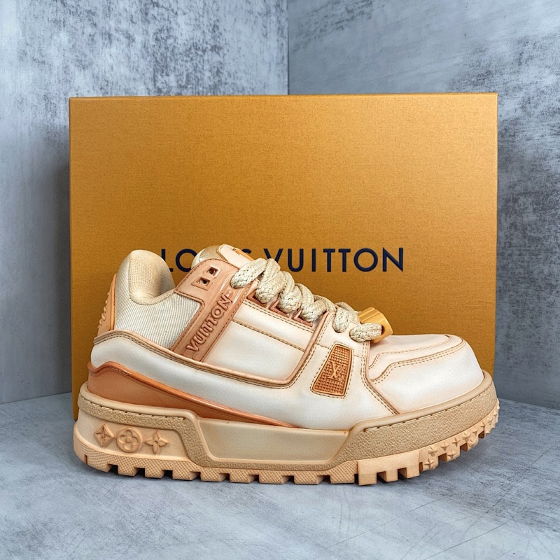 LOUIS VUITTON SHOES (696)