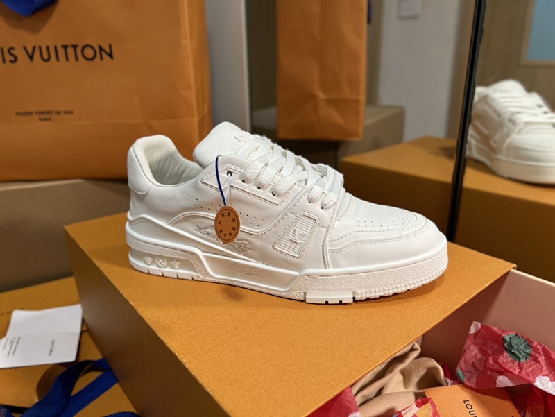 LOUIS VUITTON SNEAKERS (147)