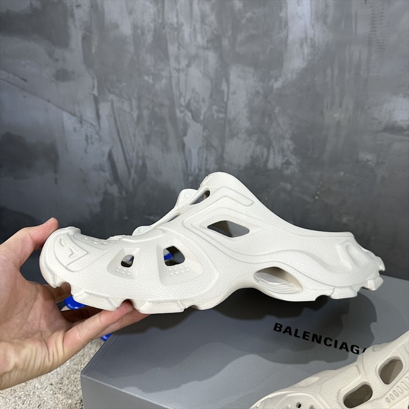BALENCIAGA SNEAKERS (320)
