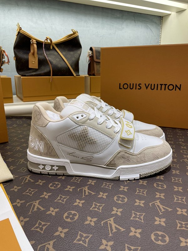 LOUIS VUITTON SNEAKERS (421)