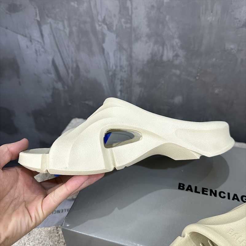 BALENCIAGA SNEAKERS (319)