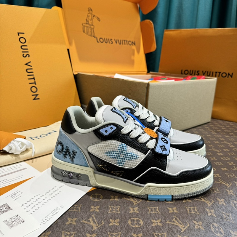 LOUIS VUITTON SNEAKERS (237)