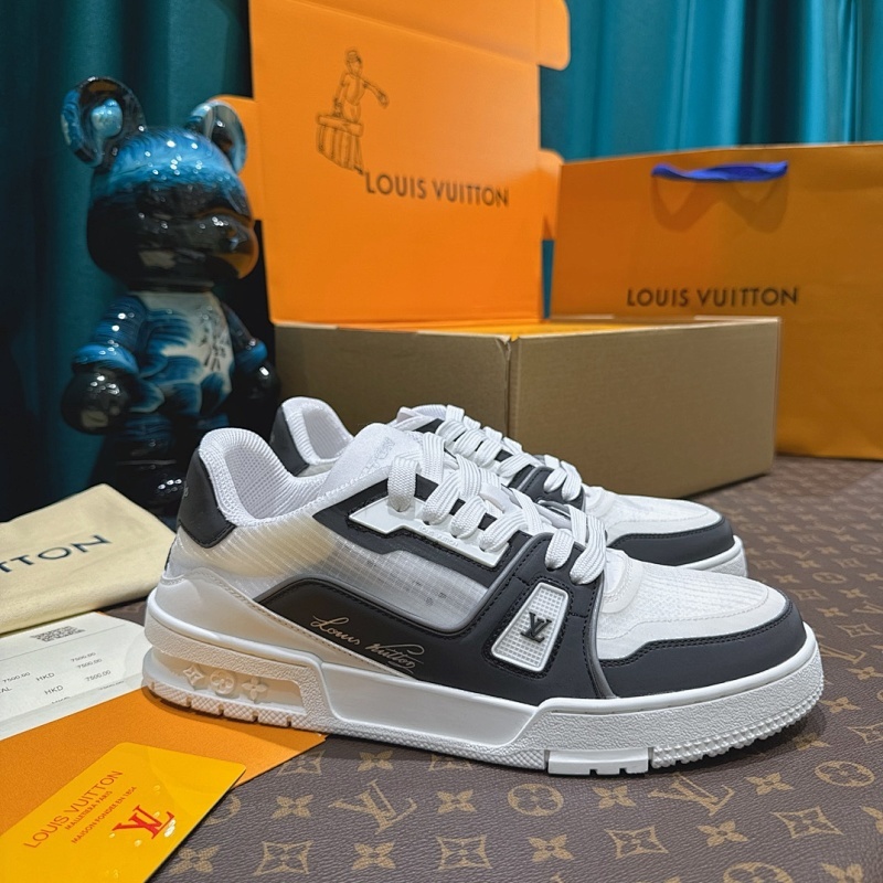 LOUIS VUITTON SNEAKERS (220)