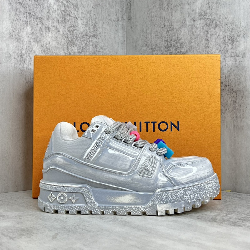 LOUIS VUITTON SNEAKERS (694)