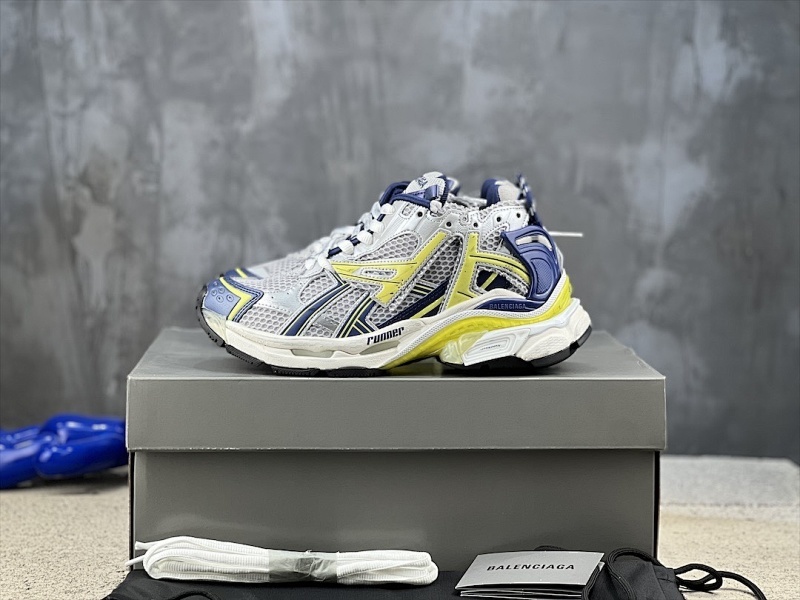 BALENCIAGA SNEAKERS (572)