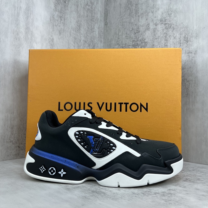 LOUIS VUITTON SNEAKERS (599)
