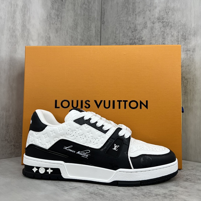 LOUIS VUITTON SNEAKERS (562)
