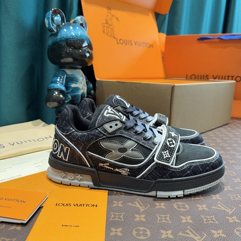 LOUIS VUITTON SNEAKERS (108)