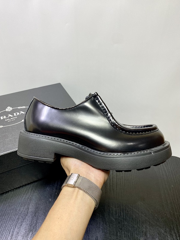 PRADA SHOES (519)