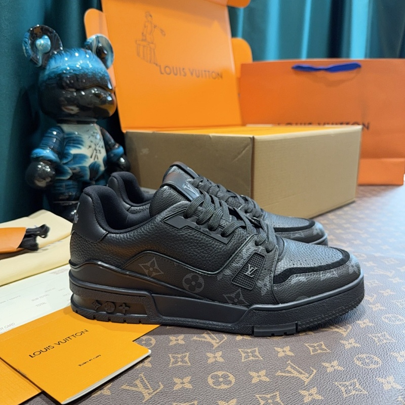 LOUIS VUITTON SNEAKERS (149)