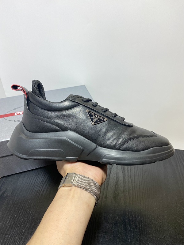 PRADA SHOES (586)