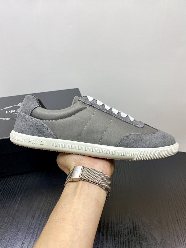PRADA SHOES (568)
