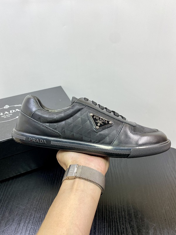 PRADA SHOES (558)