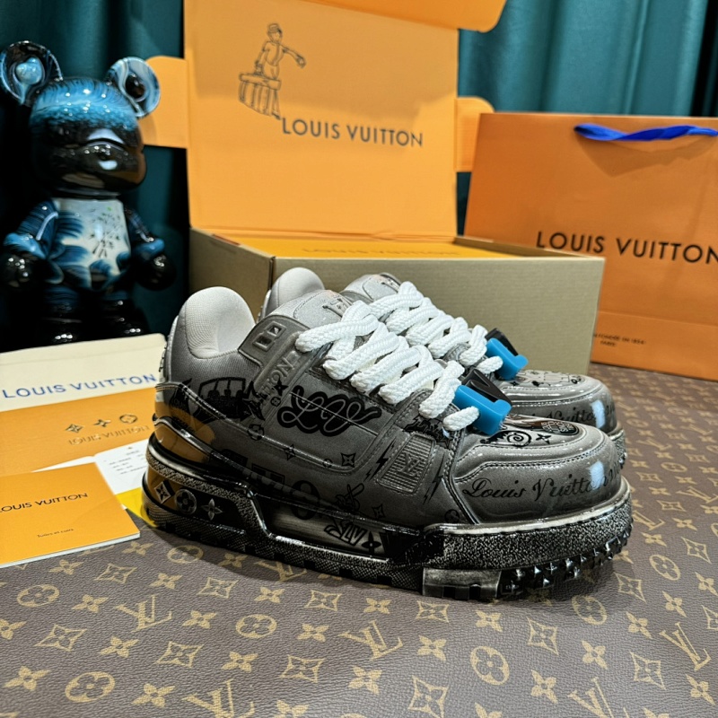 LOUIS VUITTON SHOES (256)