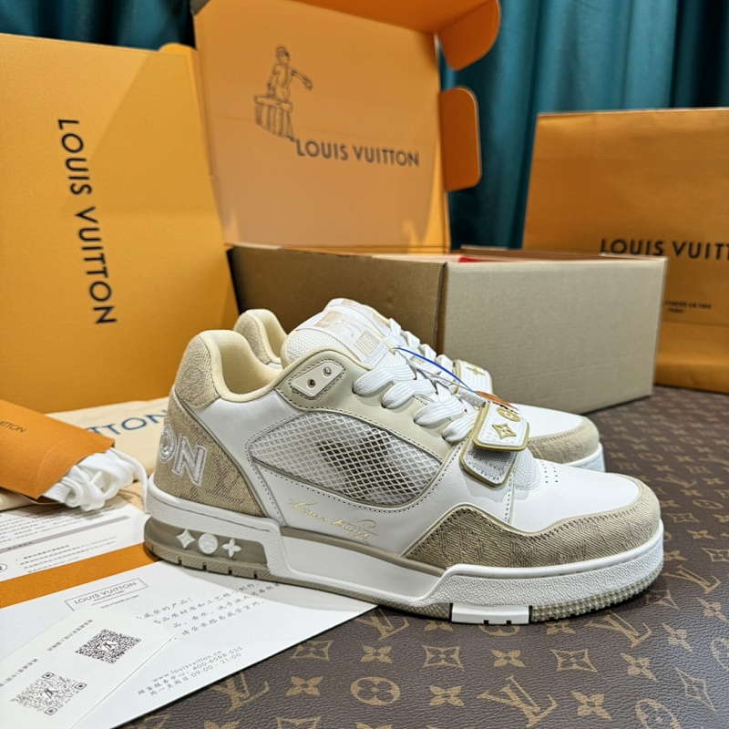 LOUIS VUITTON SNEAKERS (240)