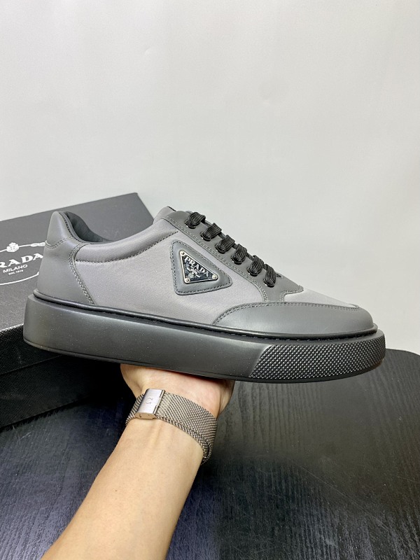 PRADA SHOES (399)