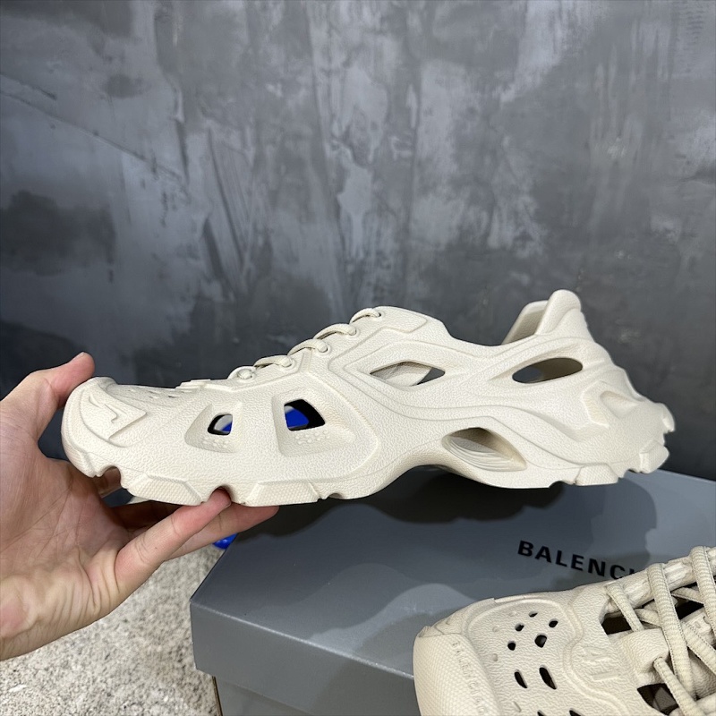 BALENCIAGA SNEAKERS (326)