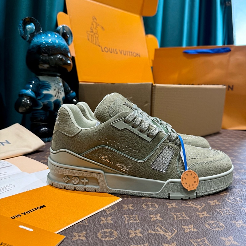 LOUIS VUITTON SNEAKERS (131)
