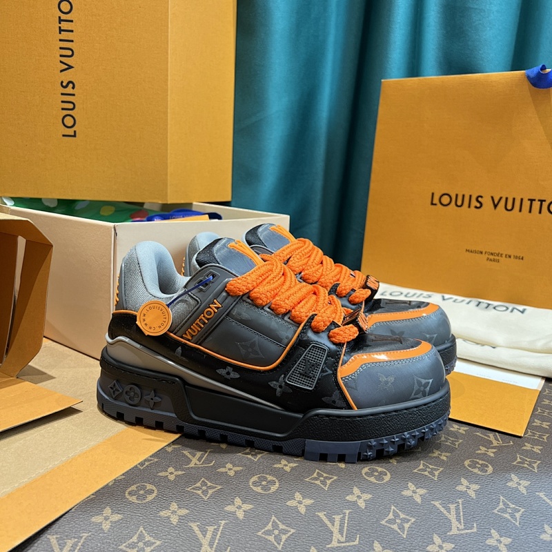 LOUIS VUITTON SNEAKERS (388)