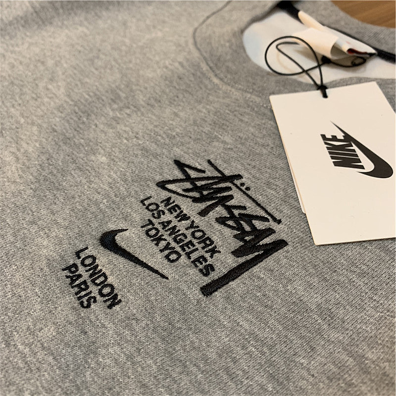 STUSSY SWEATSHIRTS (3)