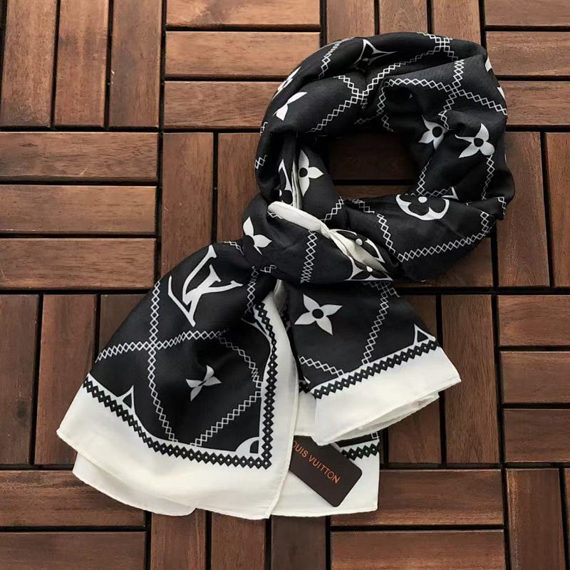 LOUIS VUITTON SCARVES (9)